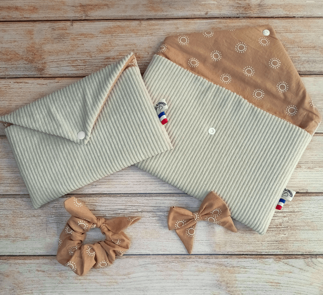Pochette à livre broché velours beige