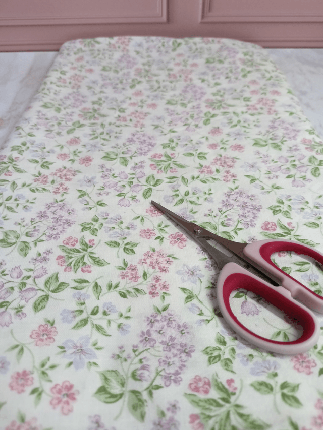 Tissu coton fond blanc fleurs violet/rose/vert