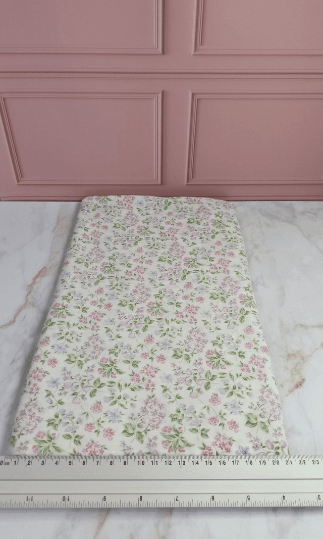 Tissu coton fond blanc fleurs violet/rose/vert